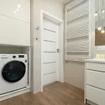 Exceptional 3-Bedroom Apartment By Noclegi Renters