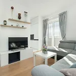 Exceptional 3-Bedroom Apartment By Noclegi Renters