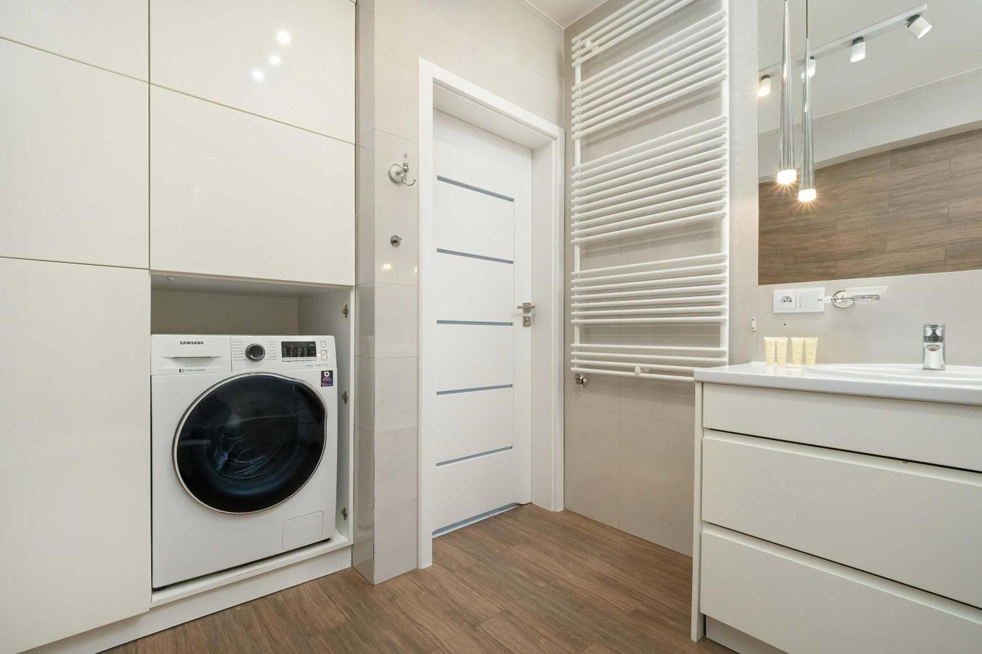 Exceptional 3-bedroom By Renters Łódź